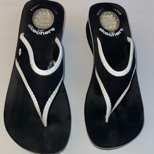 Skechers Women's Black and White Sandals/ flip flops